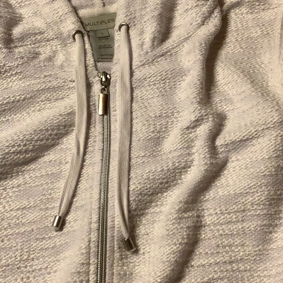 Multiples white hooded jacket with 3/4 sleeves.Size large in excellent condition - Picture 9 of 11